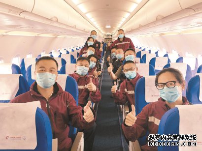 上海支援湖北医疗队首批返沪队员圆满完成任务 李强到机场迎接